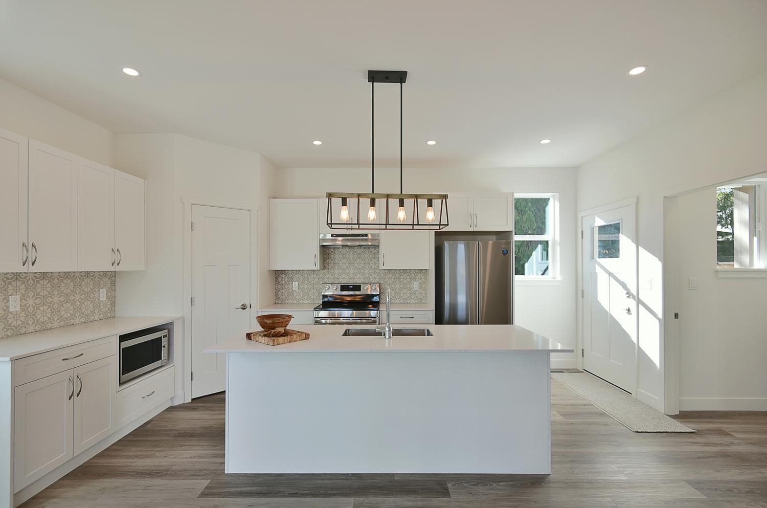 5825 TRAIL AVENUE, Sechelt BC V7Z 0K5, R3176682, BC,