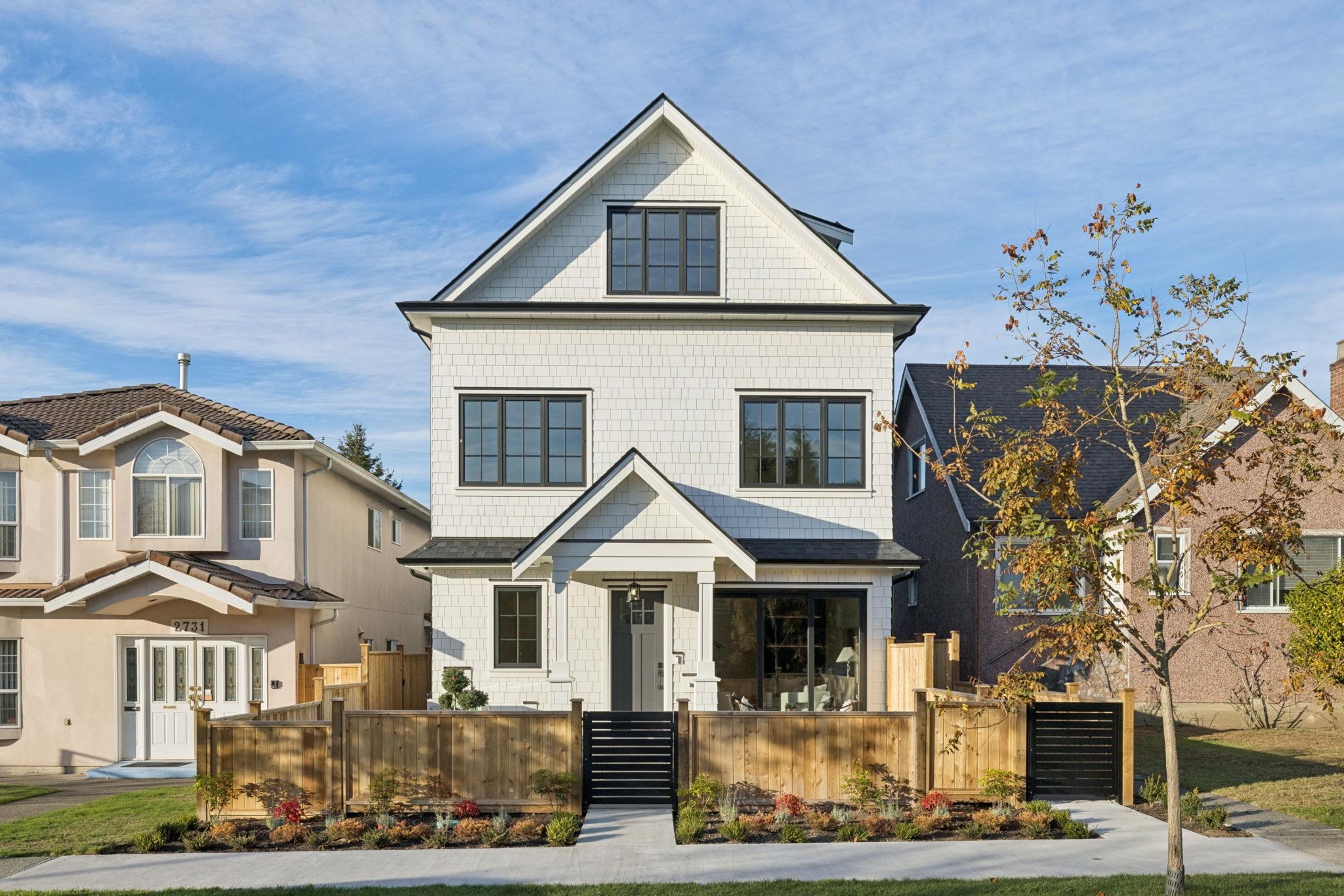 2 2733 WILLIAM STREET, R3176756, BC,