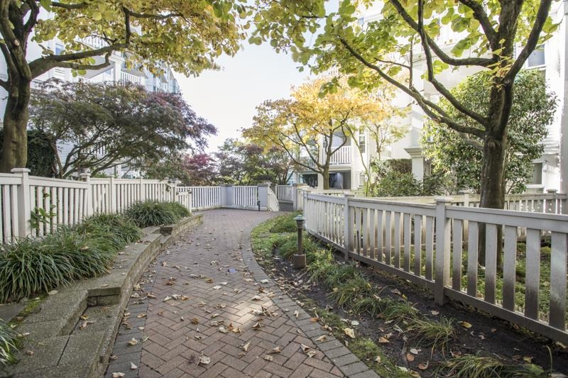 206 137 1ST STREET, R3176997, BC,