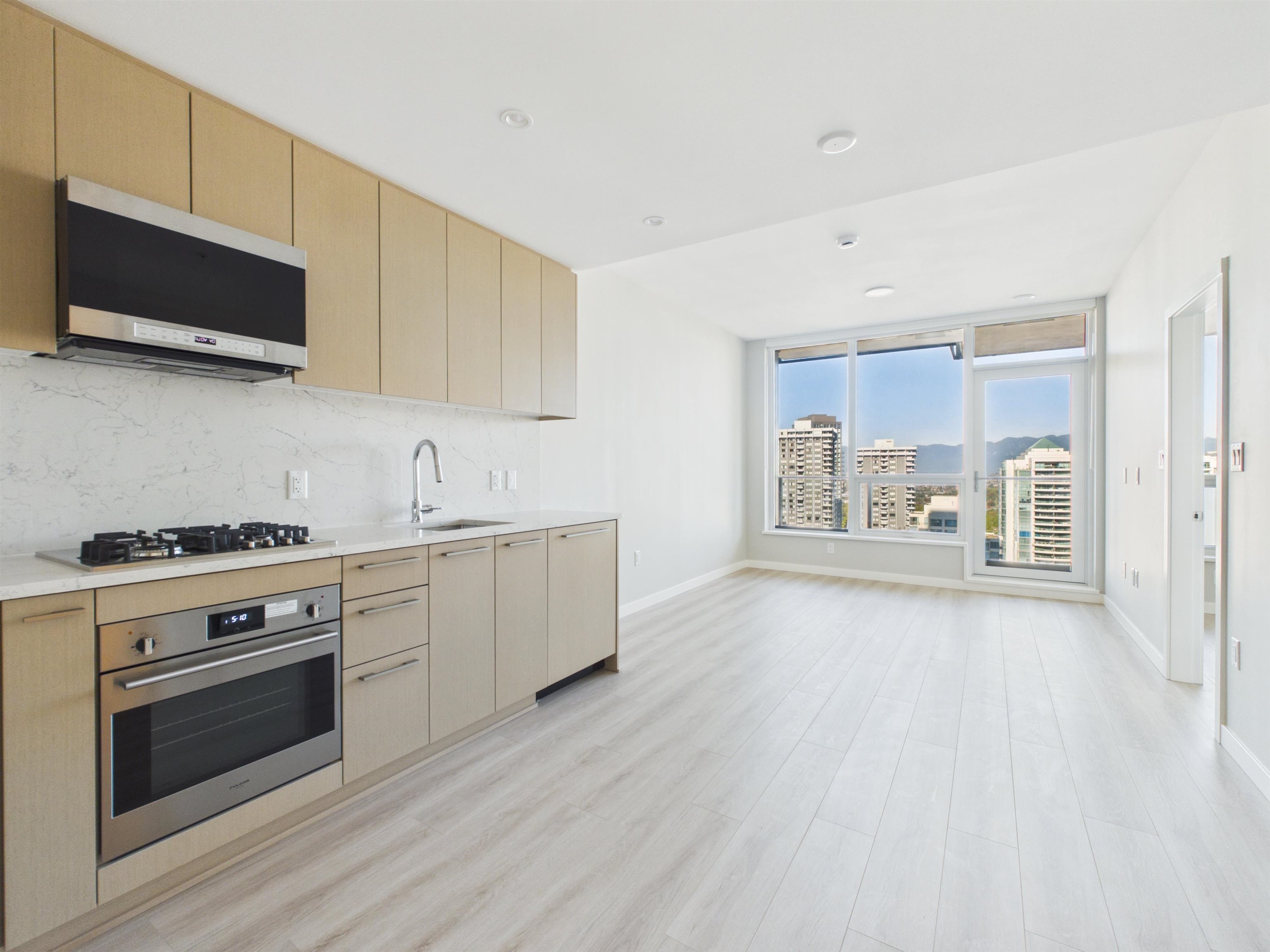 1804 5938 OLIVE AVENUE, R3177065, BC,