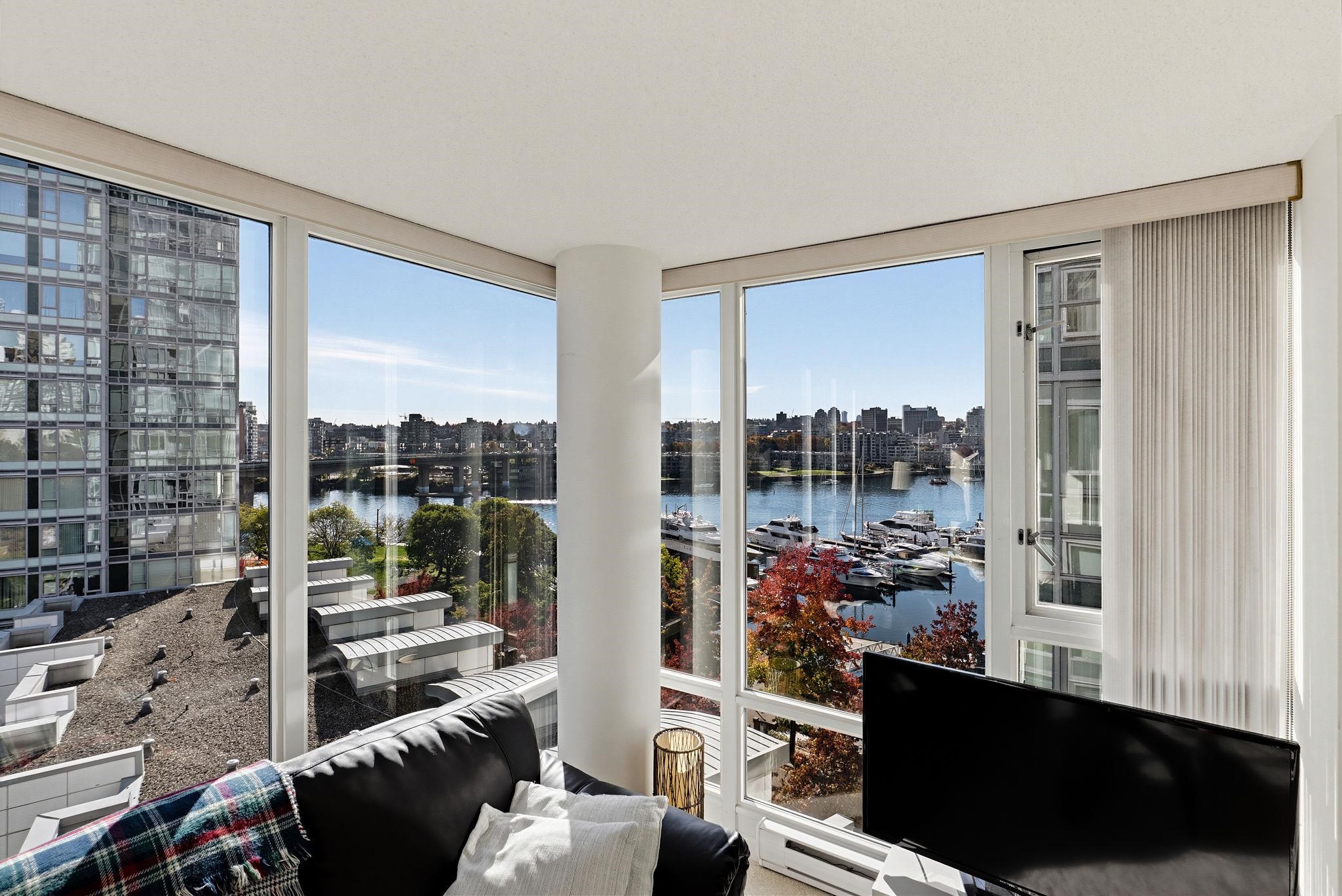 901 1067 MARINASIDE CRESCENT, R3177081, BC,