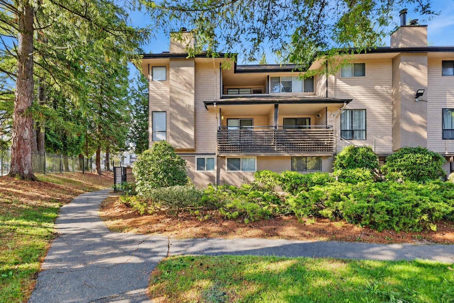 10511 HOLLY PARK LANE, Surrey BC V3R 6X8, R3177288, BC,