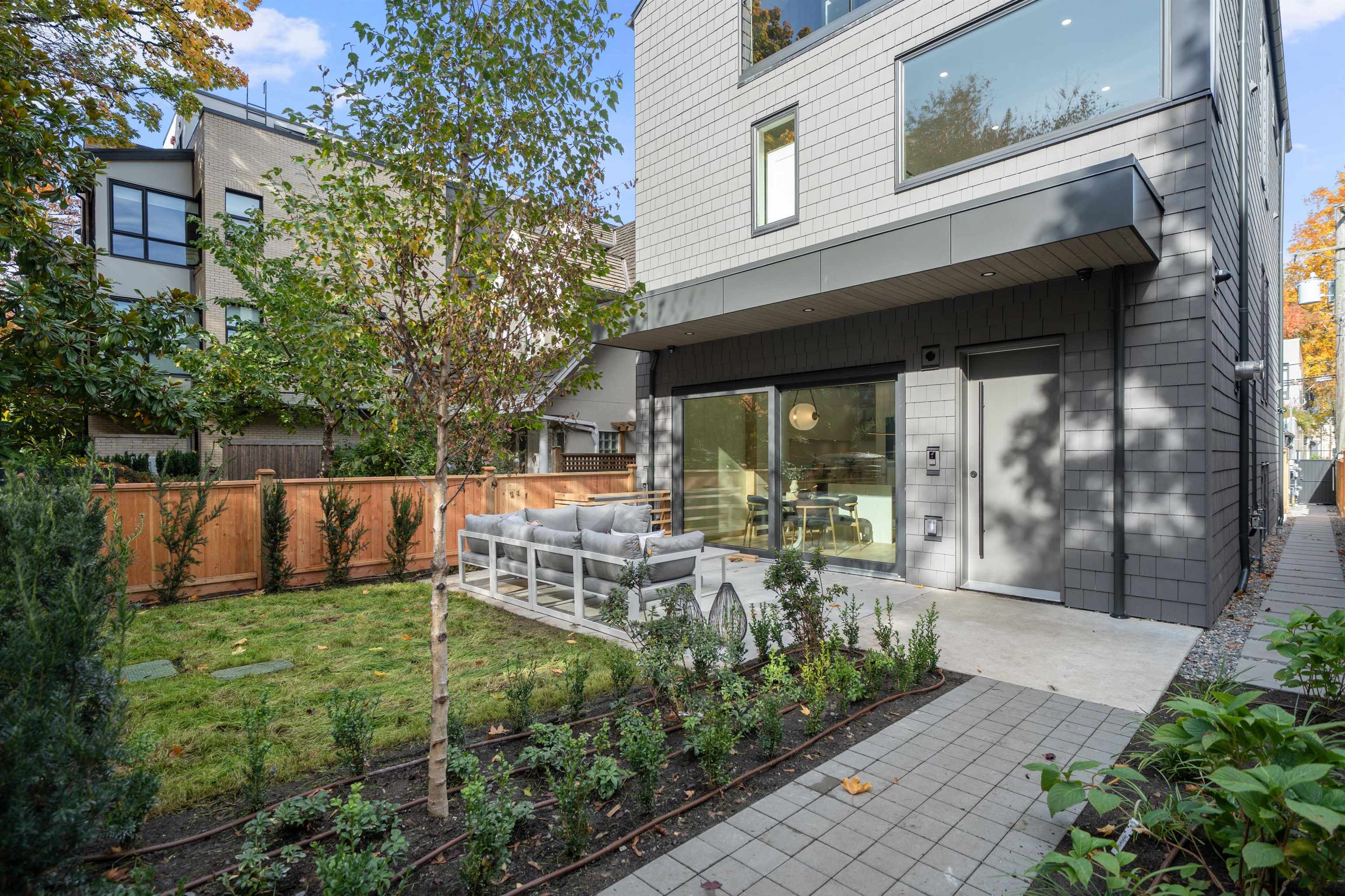1 3657 11TH AVENUE, R3177326, BC,