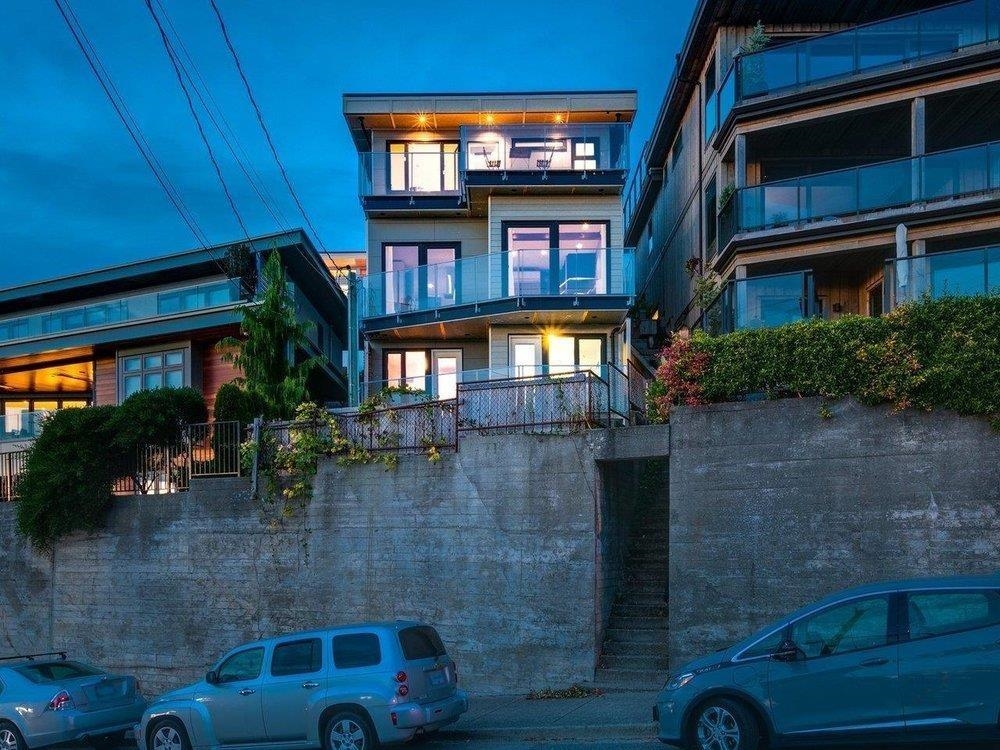 MLS® listing #R3177574 for sale located at 15061 VICTORIA AVENUE, White Rock BC V4B 1G4