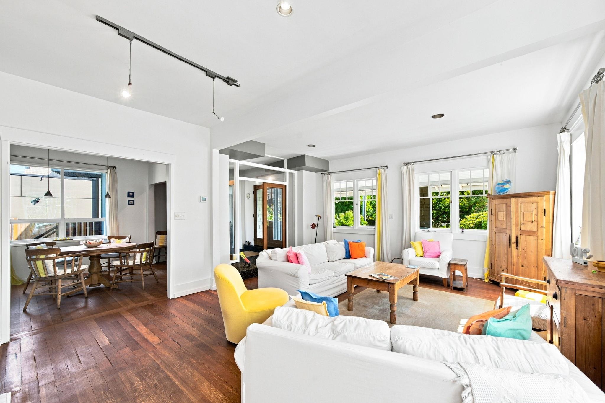 2433 MATHERS AVENUE, West Vancouver BC V7V 2H9, R3177743, BC,