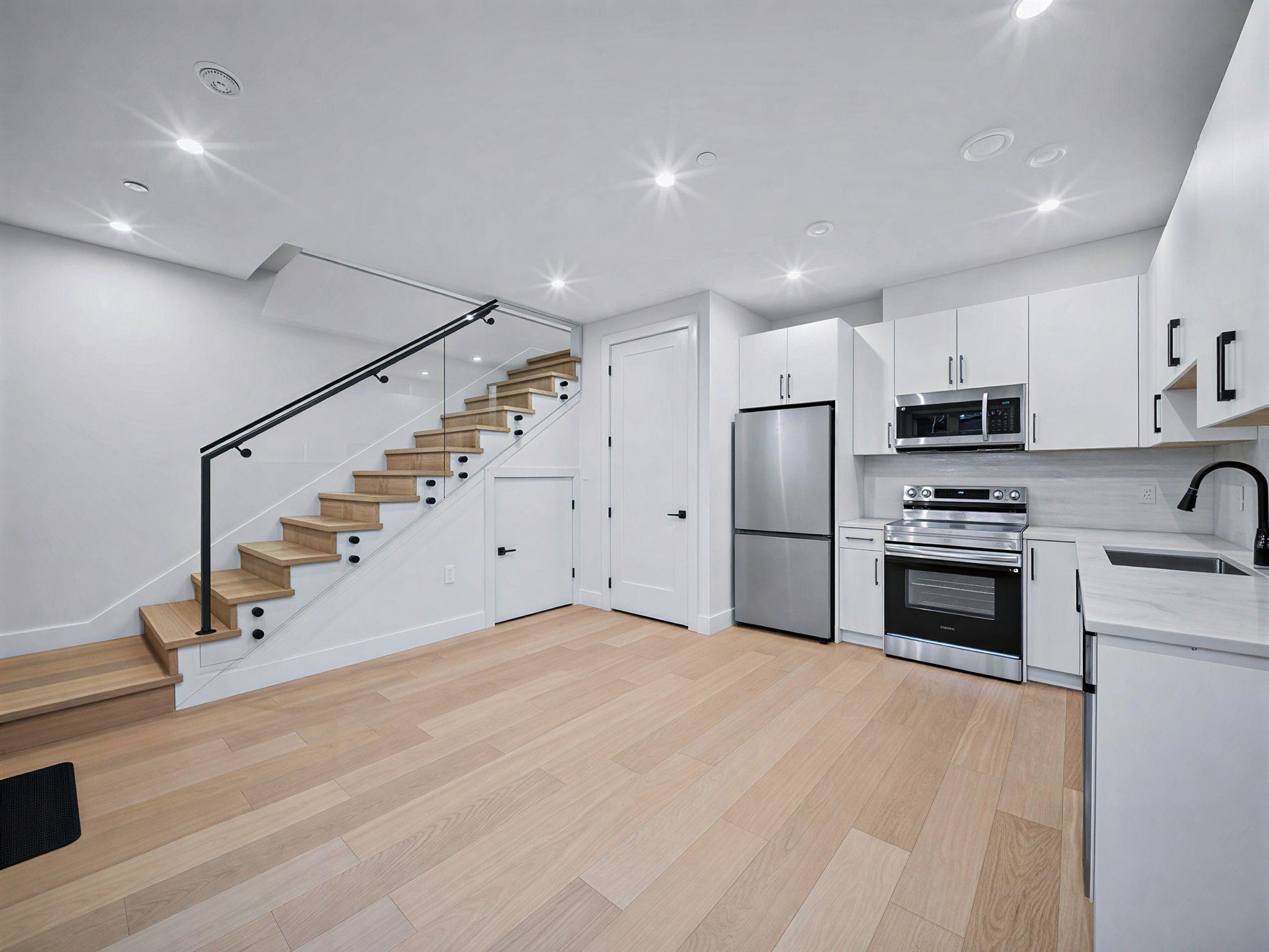 2 6989 KERR STREET, R3177807, BC,