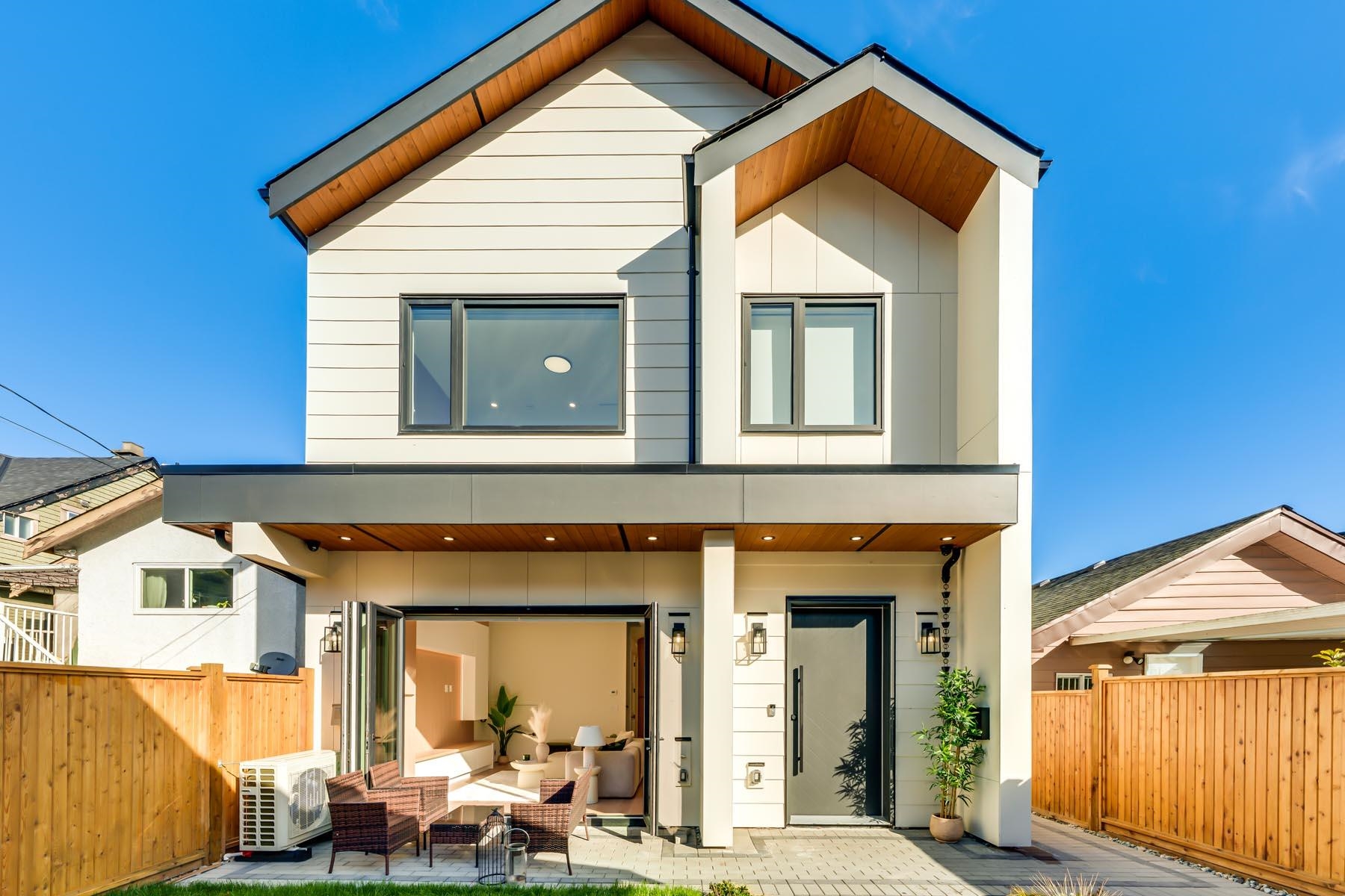 2 2686 MCGILL STREET, R3177819, BC,