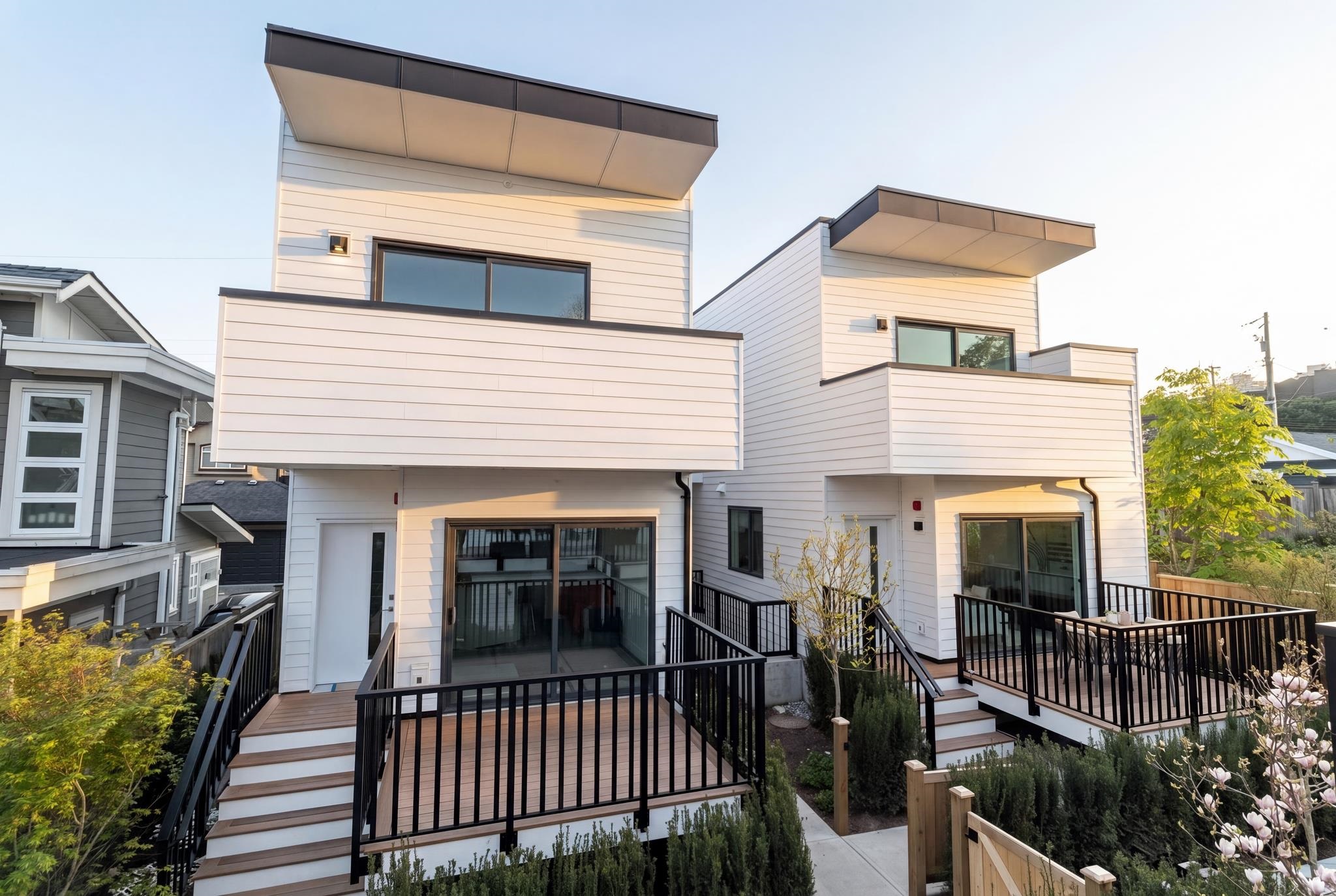 2 328 14TH STREET, R3177842, BC,