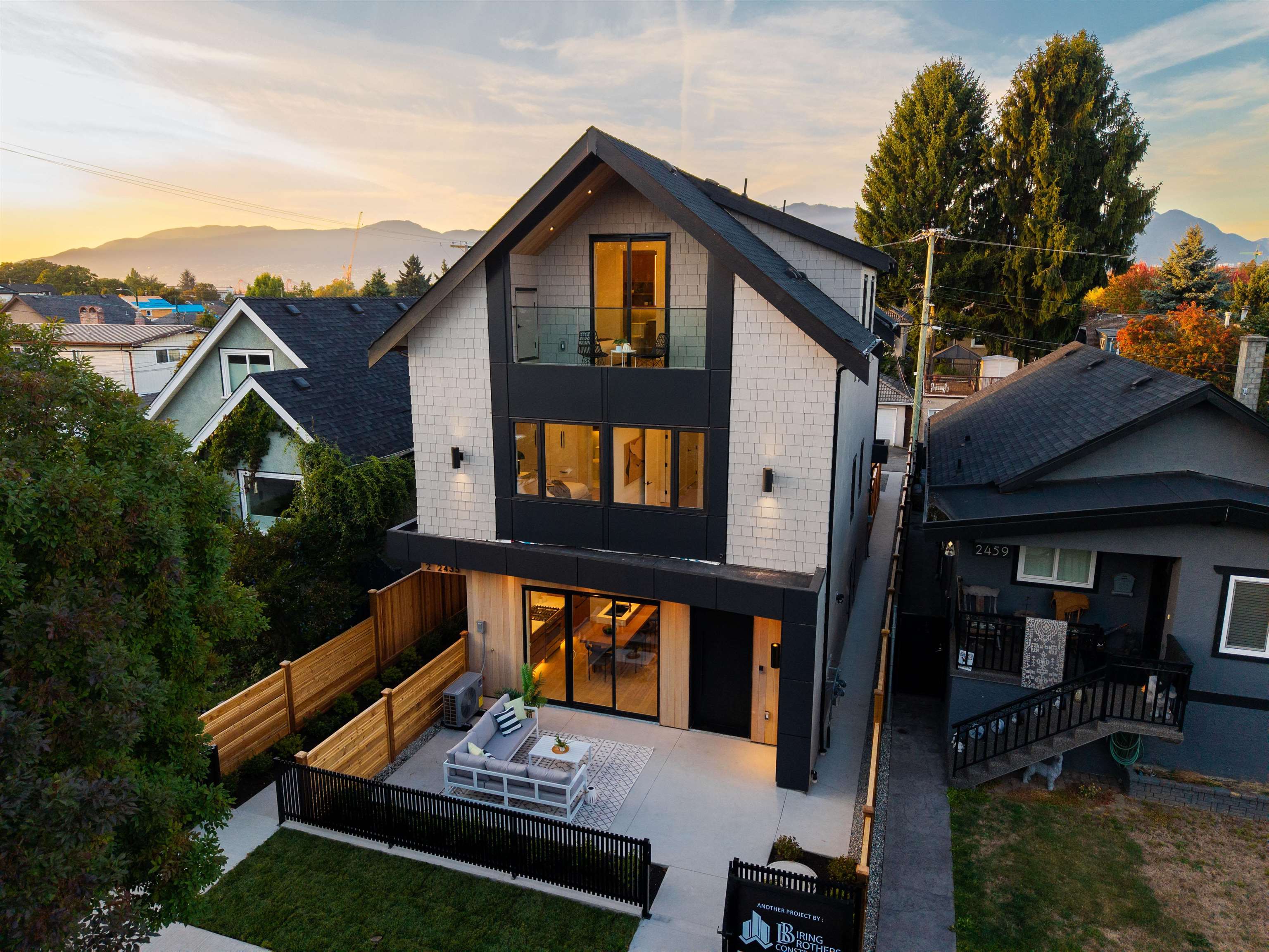 1 2435 NAPIER STREET, R3177942, BC,