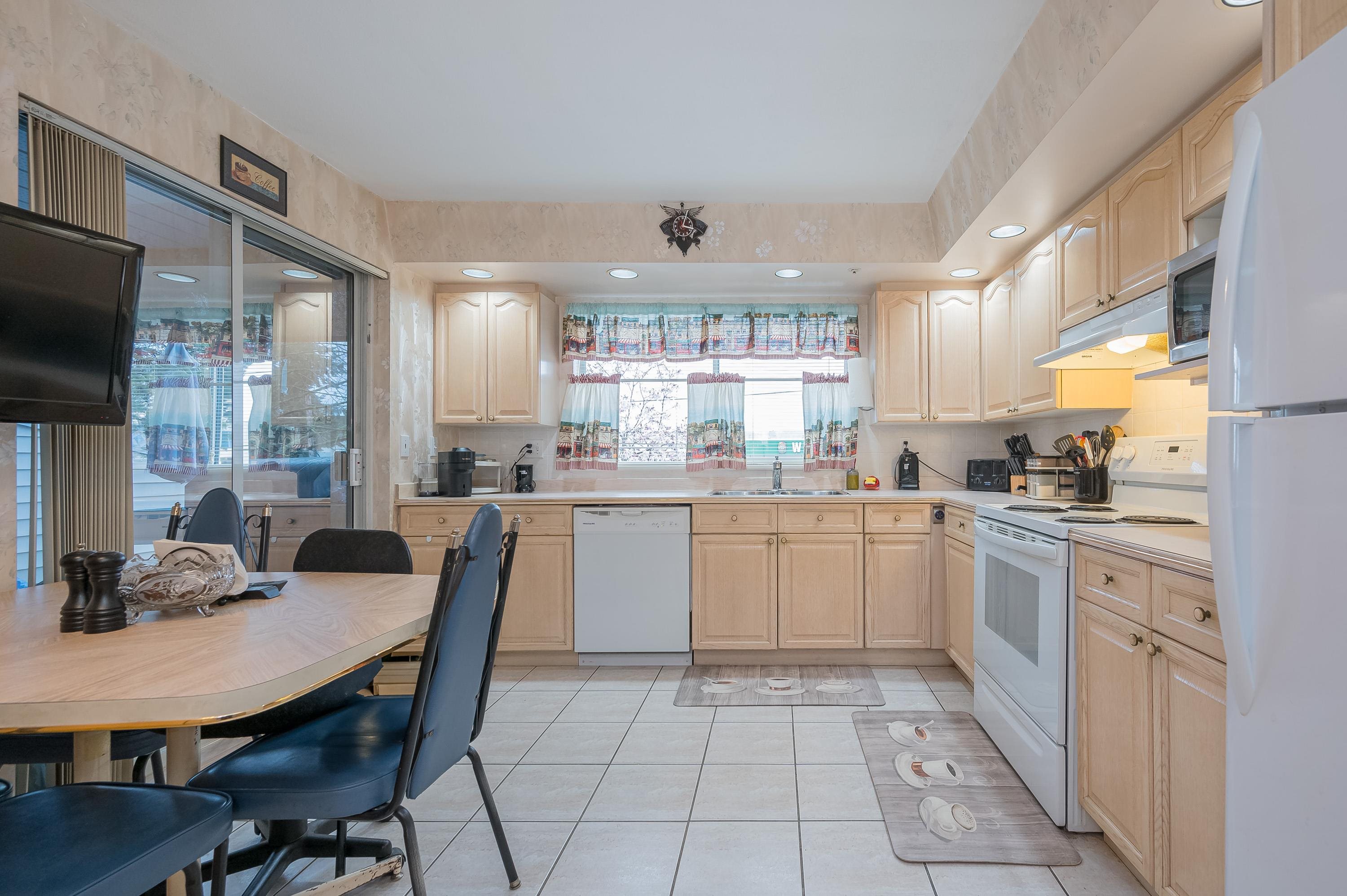 103 5776 200 STREET, R3178081, BC,