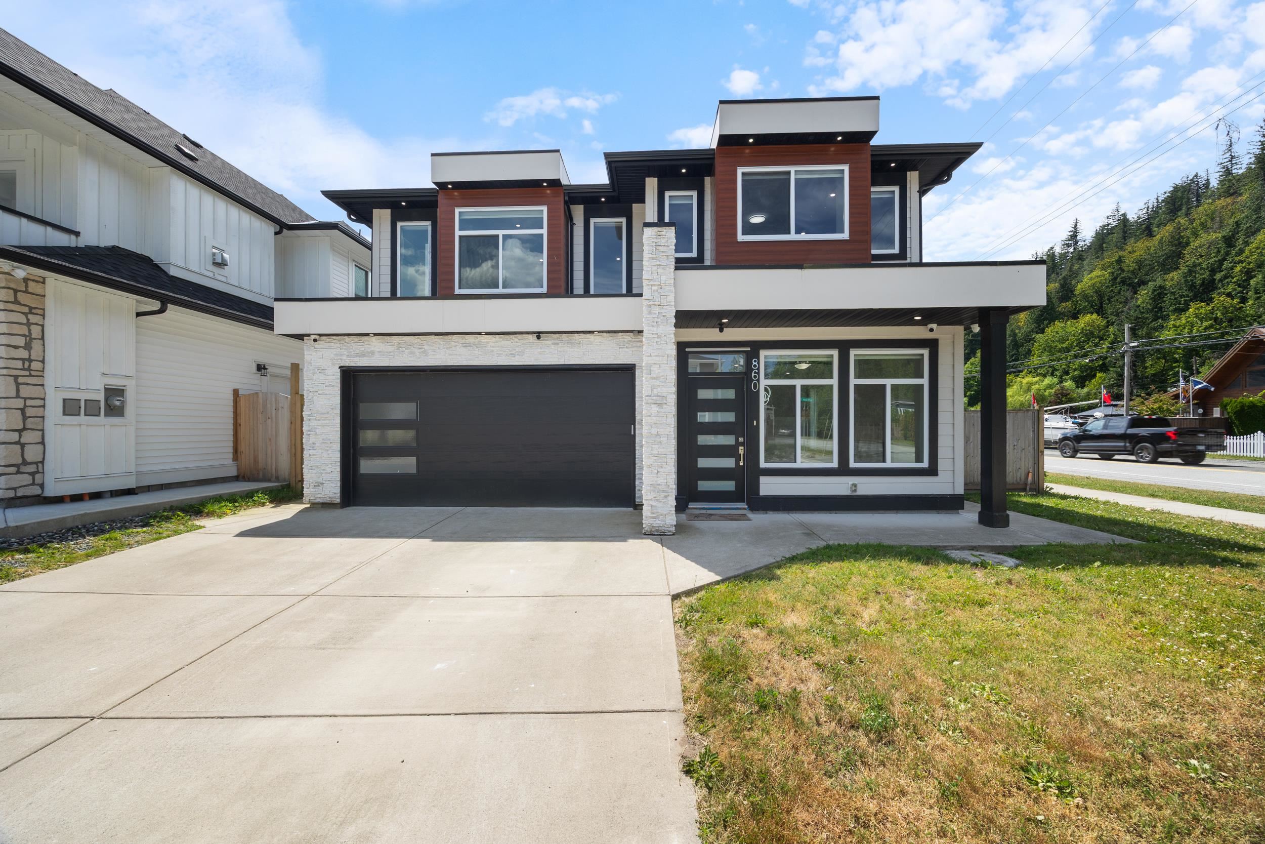 MLS® listing #R3178122 for sale located at 860 WILLOW PLACE, Harrison Hot Springs BC V0M 1K0