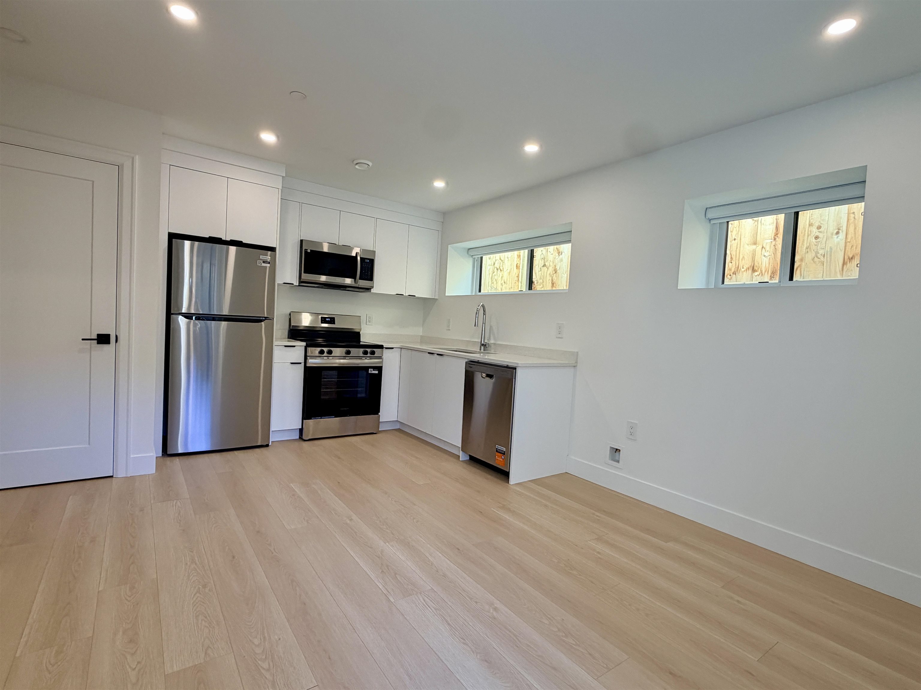 Basement 2153 20TH AVENUE, R3178129, BC,