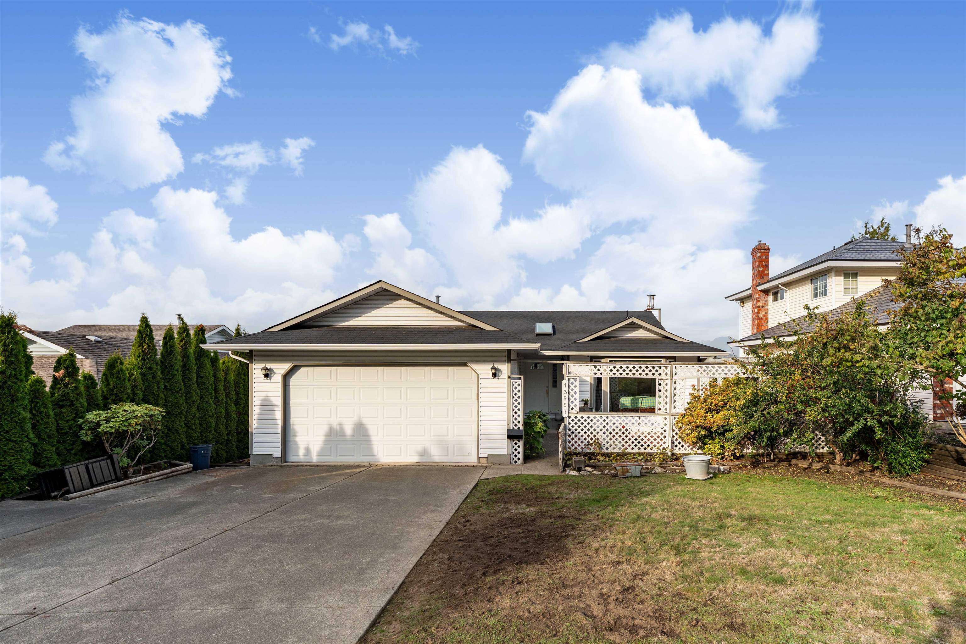 13957 115A AVENUE, Surrey BC V3R 9Y4, R3178184, BC,
