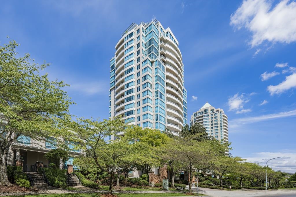 1703 6611 SOUTHOAKS CRESCENT, R3178512, BC,