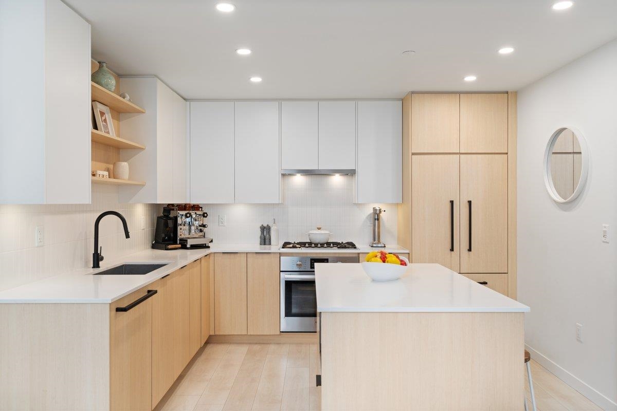 218 2045 HERITAGE PARK LANE, R3178618, BC,