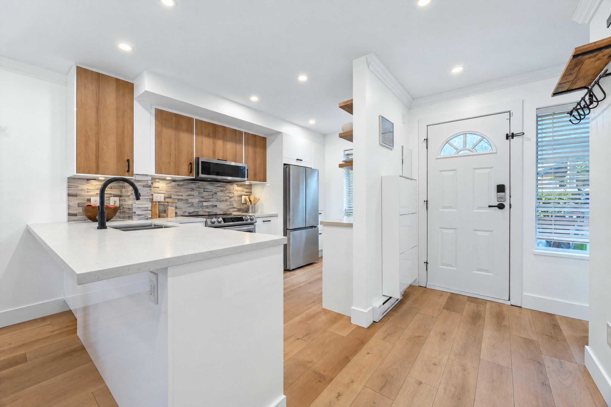 29 4311 SOPHIA STREET, R3178641, BC,