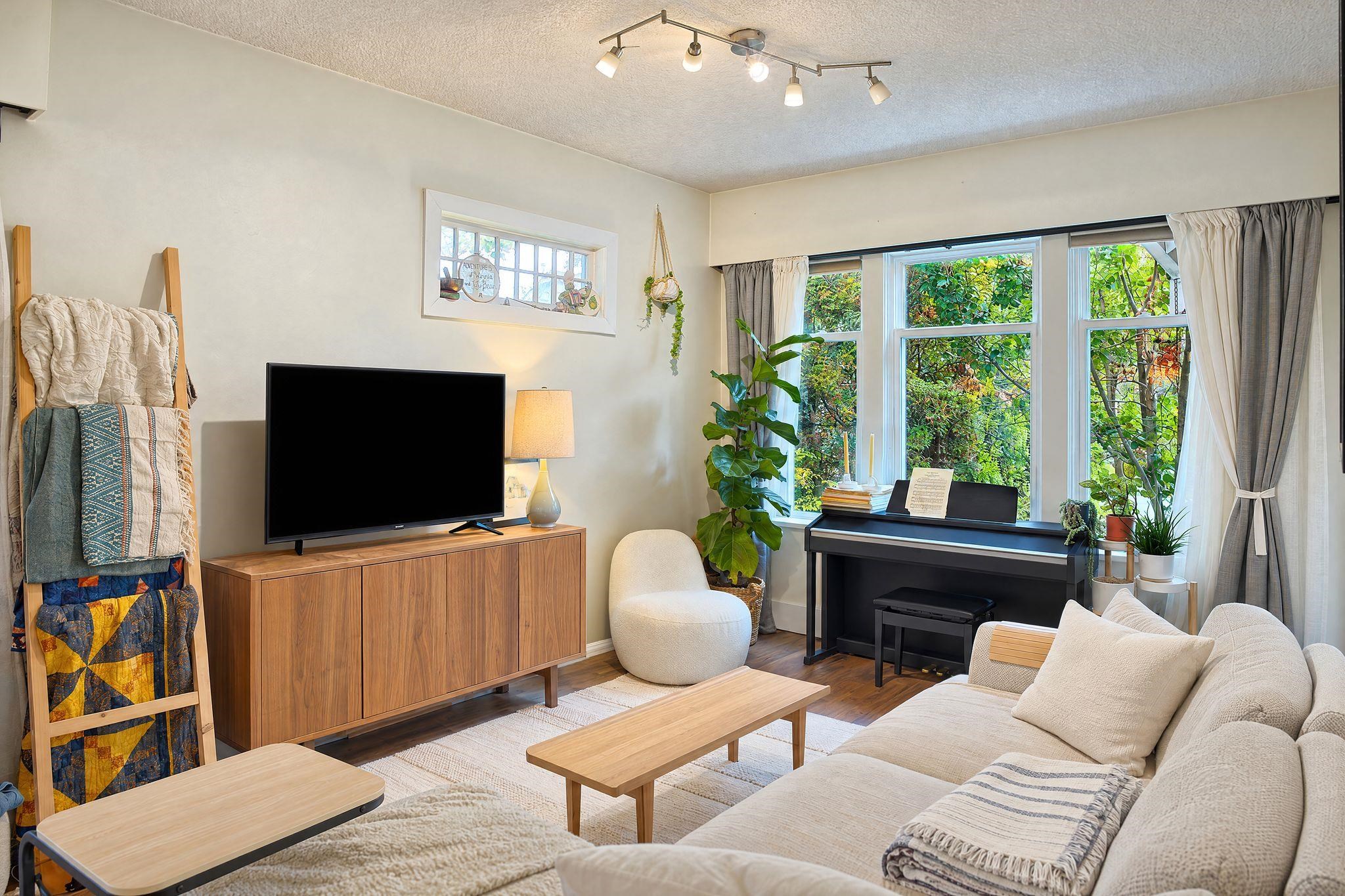 1701 SEMLIN DRIVE, Vancouver BC V5N 4P6, R3178707, BC,