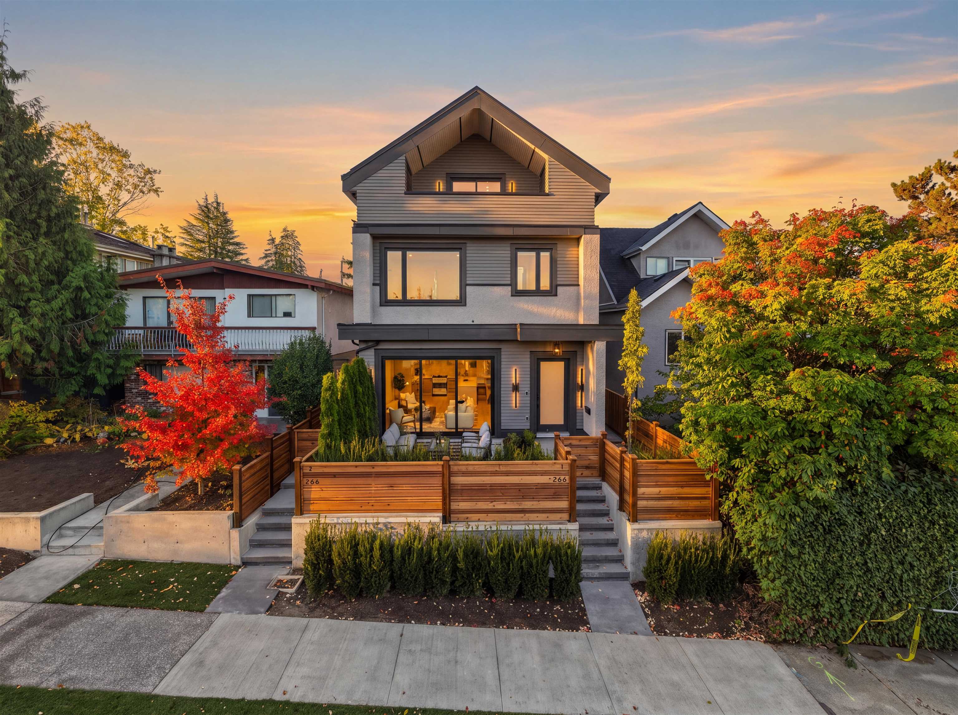 1 266 E 38 AVENUE, R3179127, BC,
