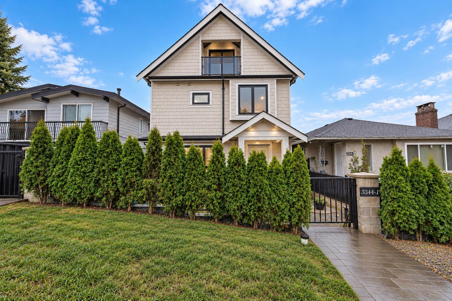 1 3344 ADANAC STREET, R3179128, BC,