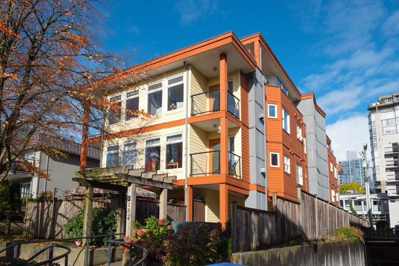 304 152 12TH STREET, R3179318, BC,