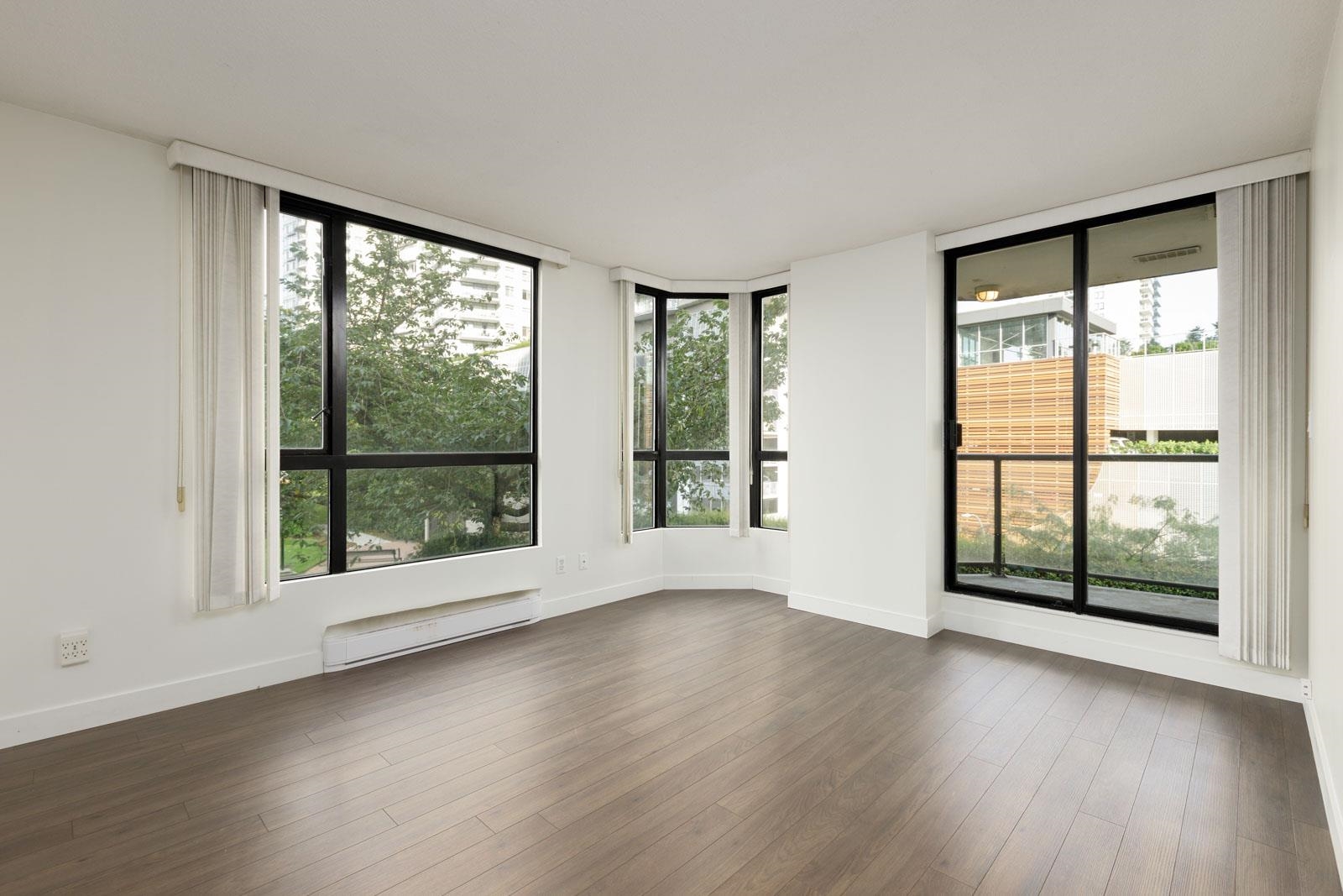 207 55 TENTH STREET, R3179407, BC,
