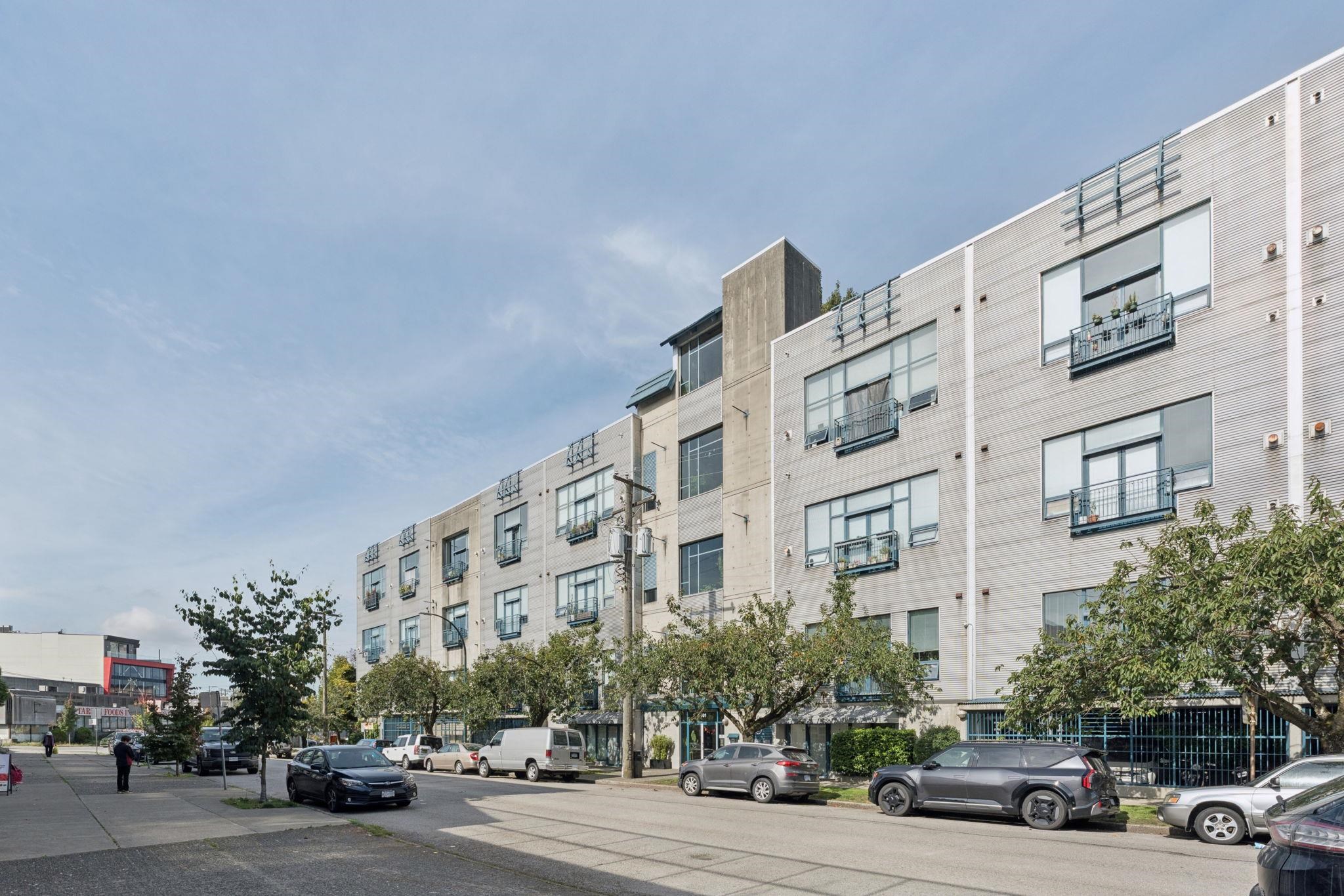 222 2001 WALL STREET, R3179481, BC,