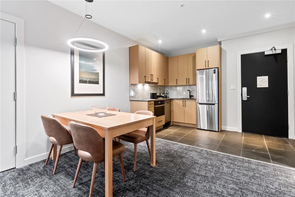 596 Marine Dr, 946863, BC,