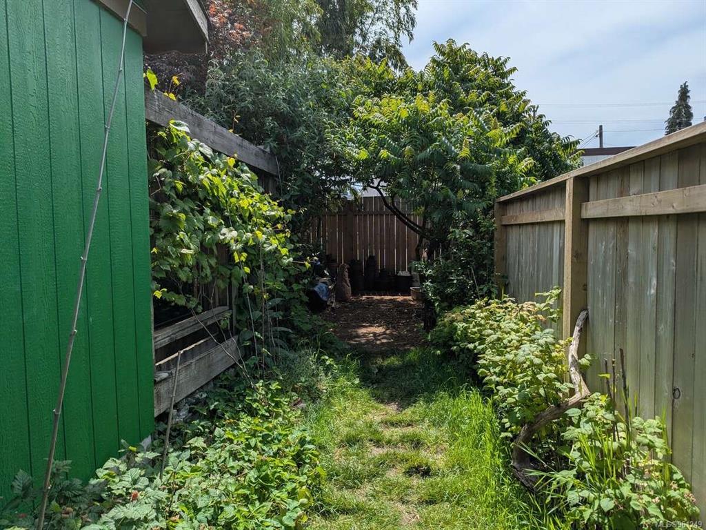 Fifth View of 1911 19th Ave, Campbell River, BC, V9W 4M8