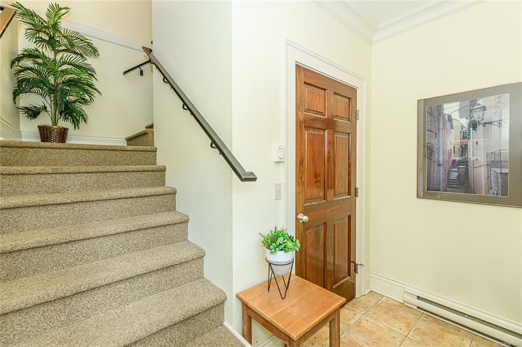 Fourth View of 107 Atkins Rd, Summerside, Salt Spring, BC, V8K 2X6