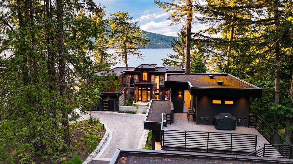 848 Lands End Rd, 977443, BC,
