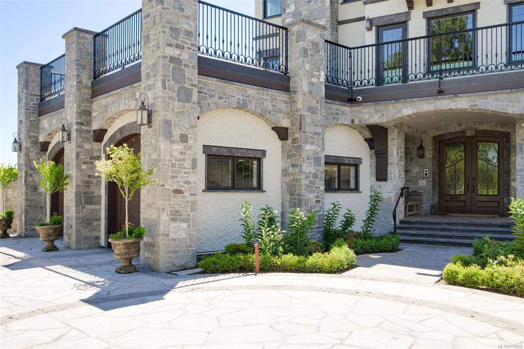 Third View of 520 Island Rd, Oak Bay, BC, V8S 2T6