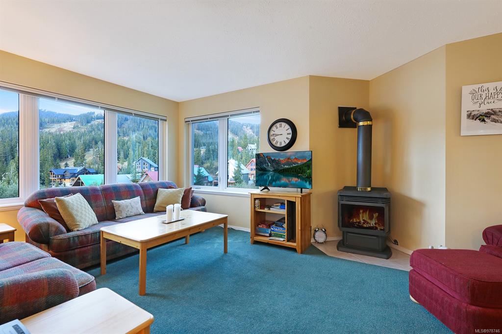 Third View of 1320 Henry Rd, BLUEBERRY HILL, Courtenay, BC, V9J 1L0