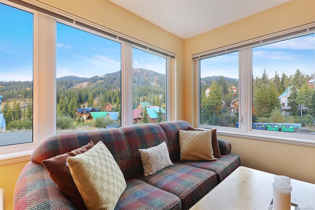 Fifth View of 1320 Henry Rd, BLUEBERRY HILL, Courtenay, BC, V9J 1L0