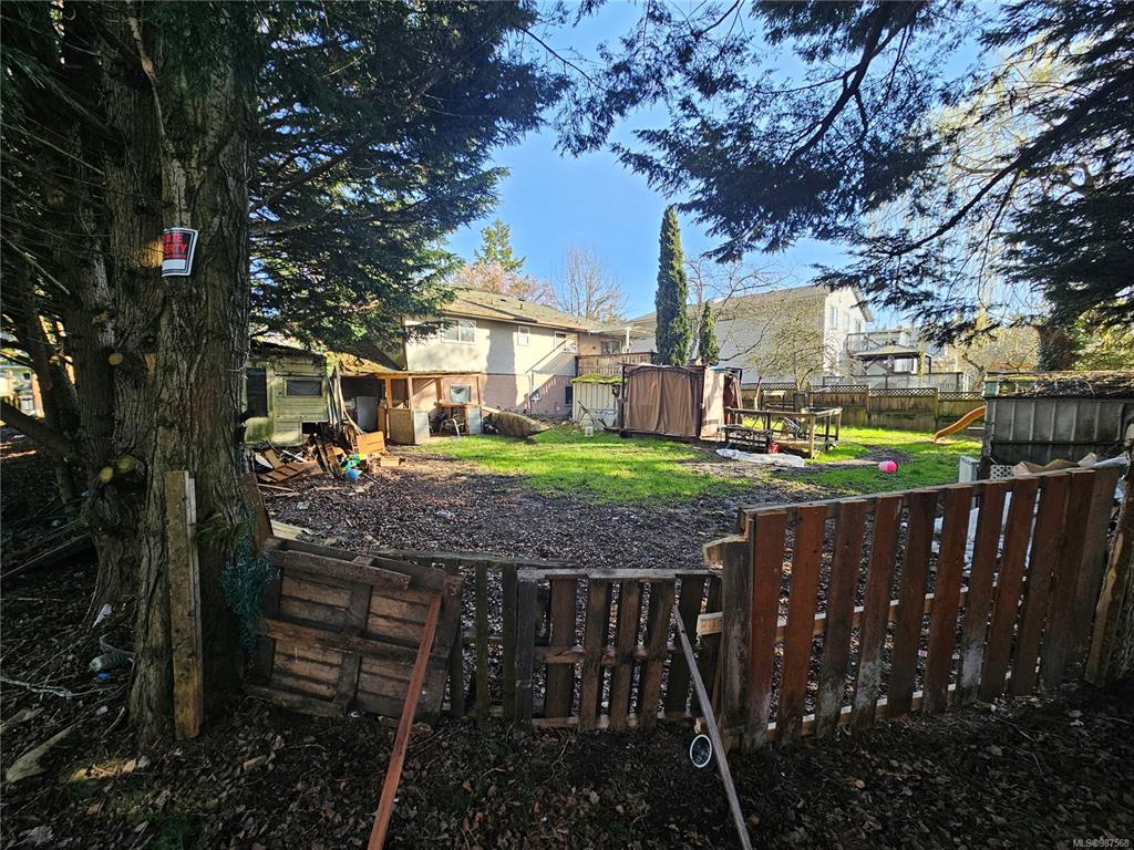 Third View of 647 Ralph St, Saanich, BC, V8Z 1Z6