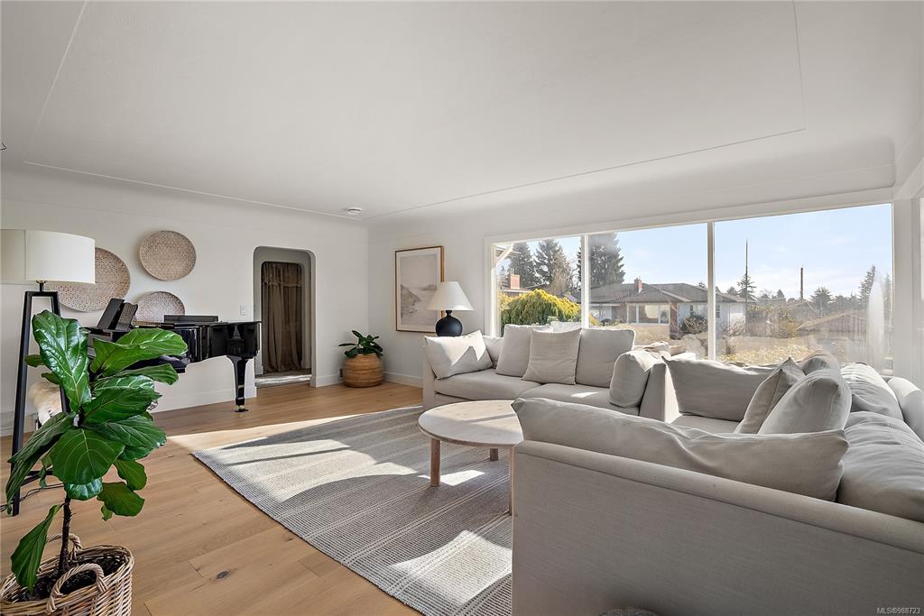 Fourth View of 3042 Westdowne Rd, Oak Bay, BC, V8R 5G2