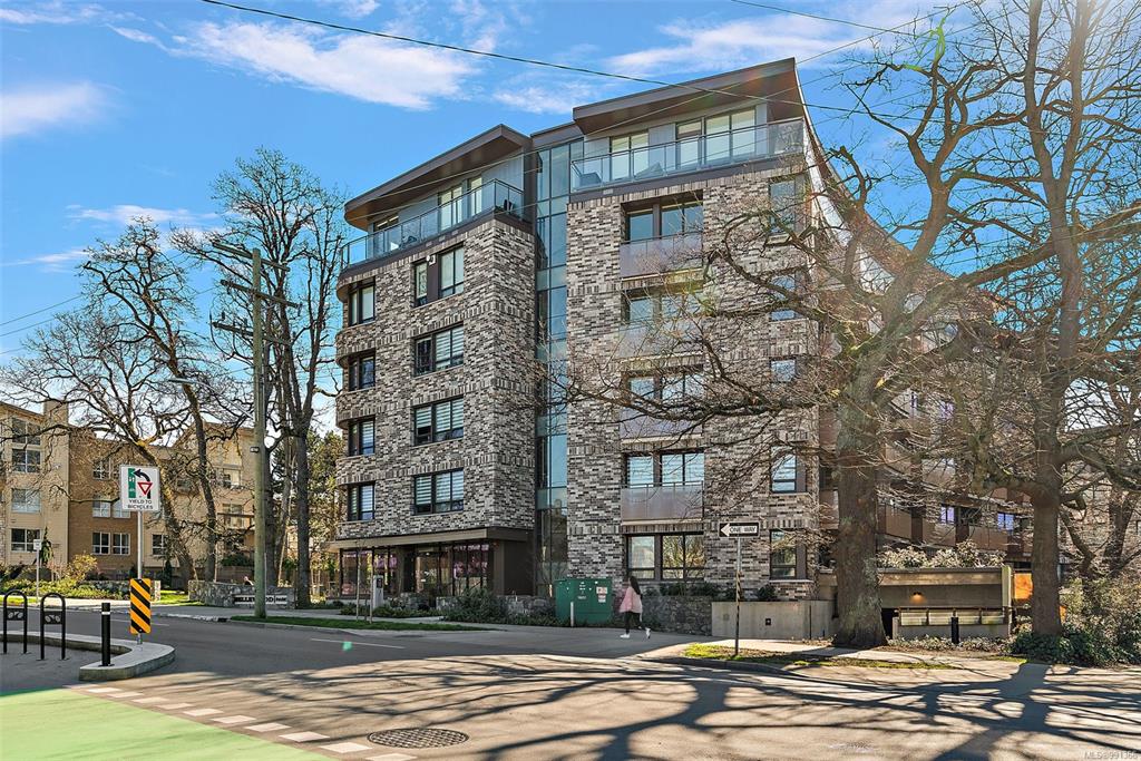 1201 Fort St, 991366, BC,