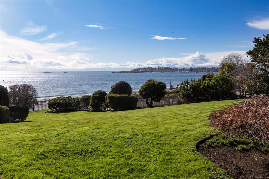 Second View of 2612 Thorpe Pl, Oak Bay, BC, V8R 2W4