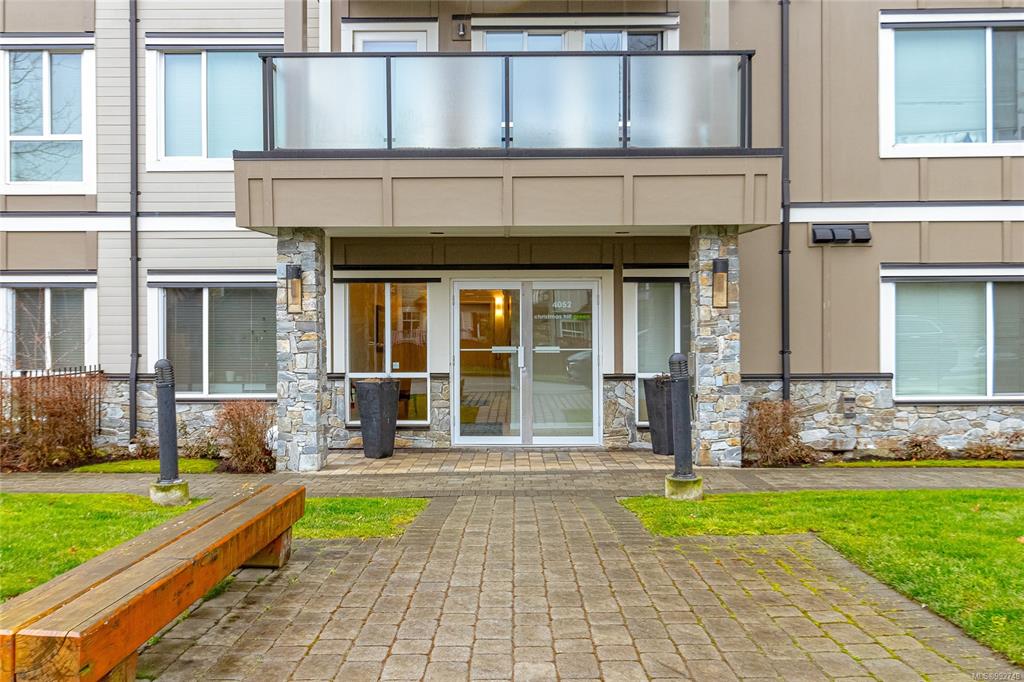 Fourth View of 4052 Douglas St, Saanich, BC, V8X 0A5