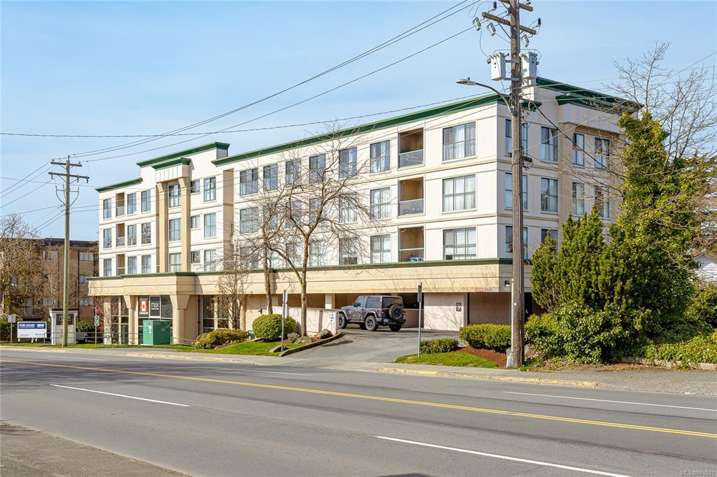 Second View of 3460 Quadra St, Camberly Court, Saanich, BC, V8X 1G6