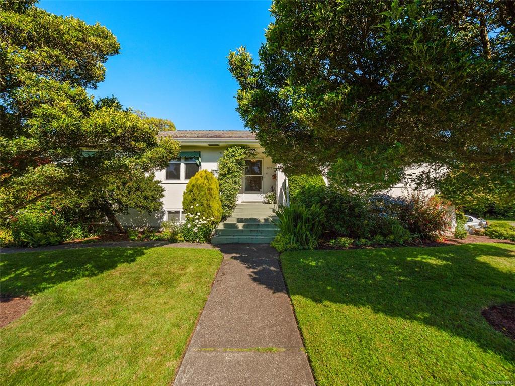 Second View of 877 Island Rd, Oak Bay, BC, V8S 2V1