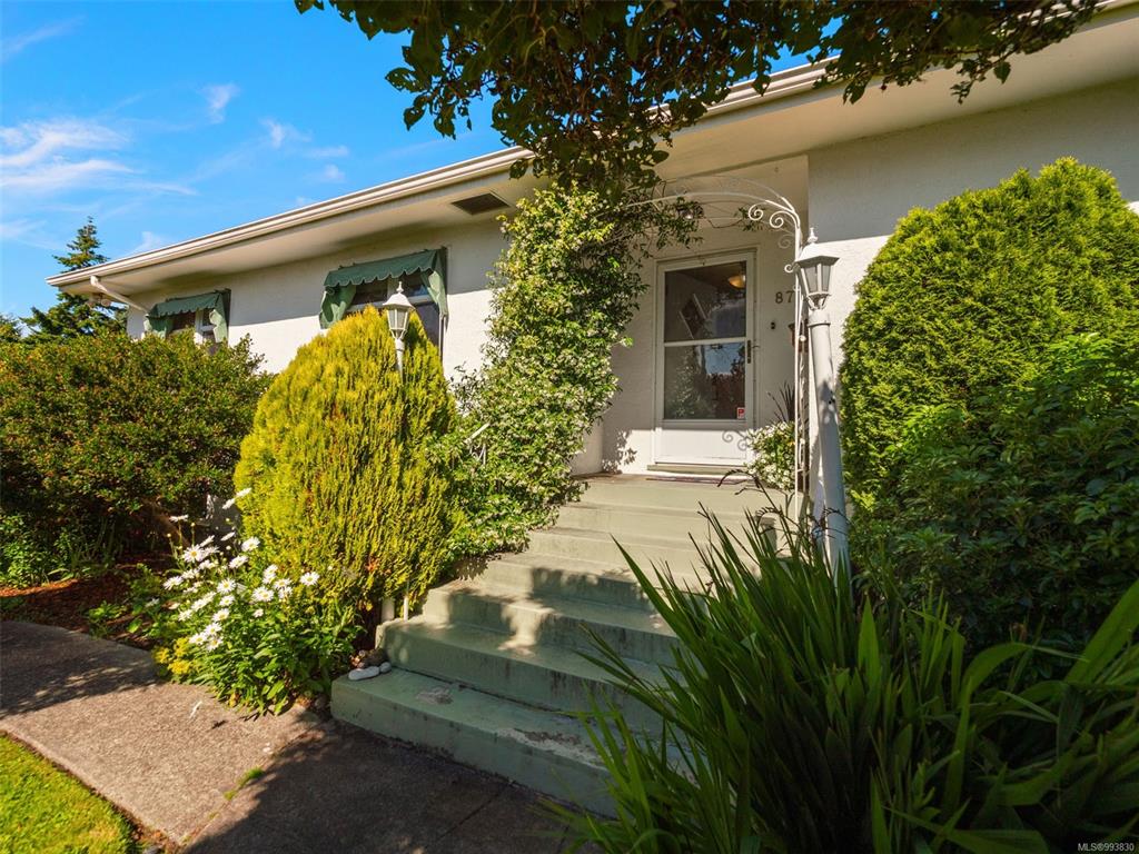 Third View of 877 Island Rd, Oak Bay, BC, V8S 2V1