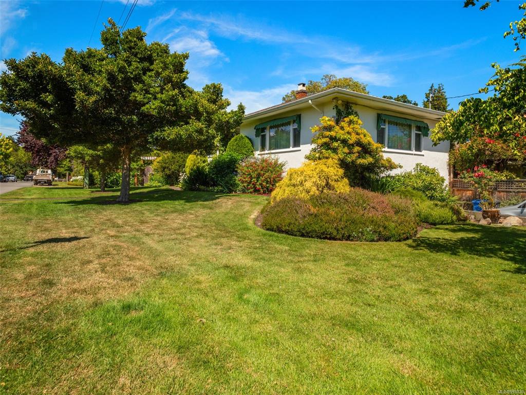 Fourth View of 877 Island Rd, Oak Bay, BC, V8S 2V1