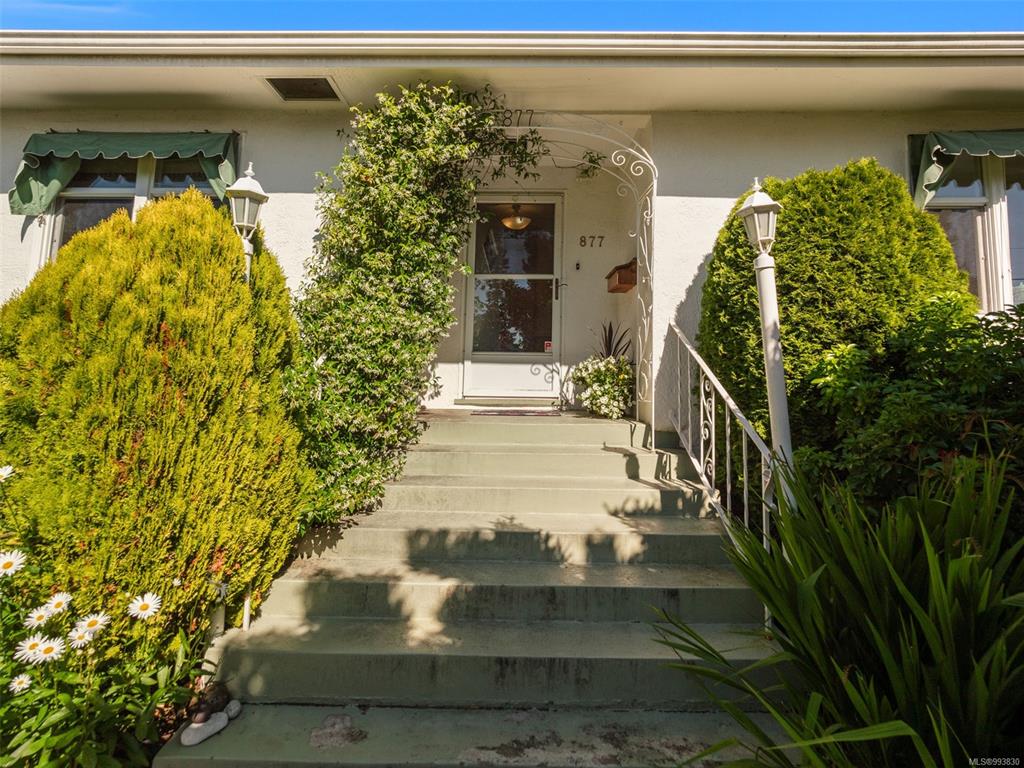 Fifth View of 877 Island Rd, Oak Bay, BC, V8S 2V1