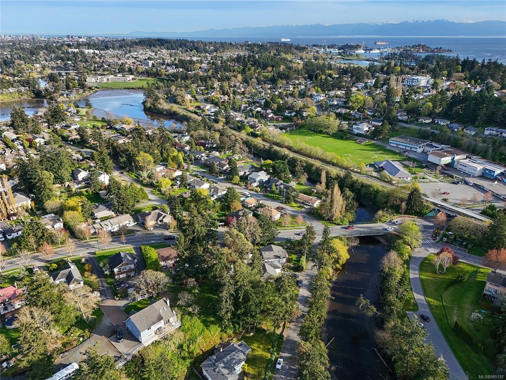 Third View of 299 Gull Rd, View Royal, BC, V9B 1L3
