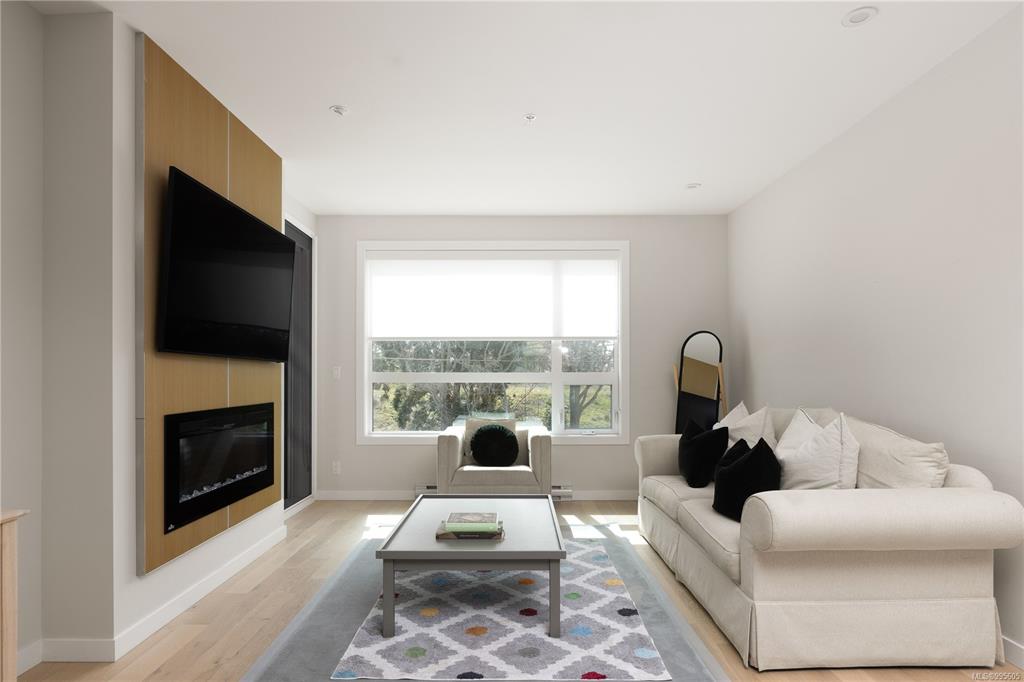 Second View of 2285 Bowker Ave, Bowker Collection, Oak Bay, BC, V8R 2E2