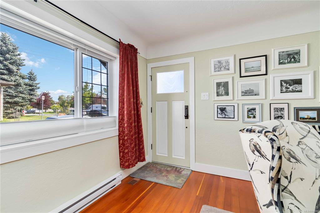 Fifth View of 1727 Lillian Rd, Victoria, BC, V8S 1L1