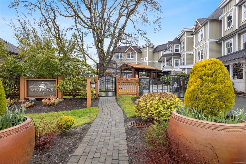 10520 Mcdonald Park Rd, 997885, BC,