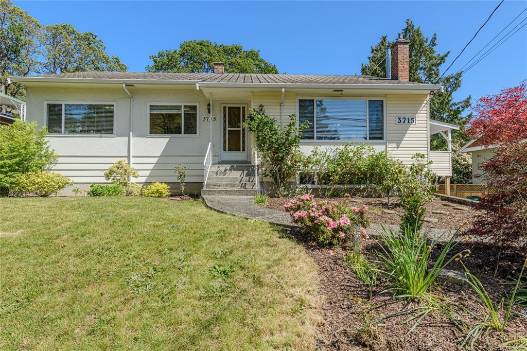 Second View of 3715 Blenkinsop Rd, Saanich, BC, V8P 3P2