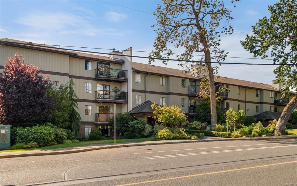 Fourth View of 1655 Begbie St, Victoria, BC, V8R 1L4