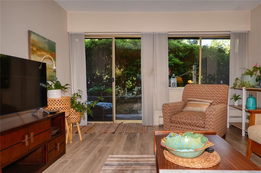 Third View of 964 Heywood Ave S, Victoria, BC, V8V 2Y5